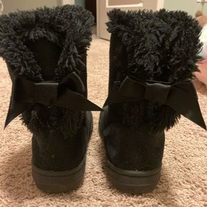 Girls size 13 winter bow tie boots!
